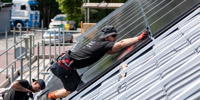 monteur zonnepanelen dijkman